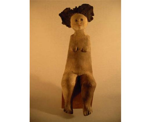 Dame assise